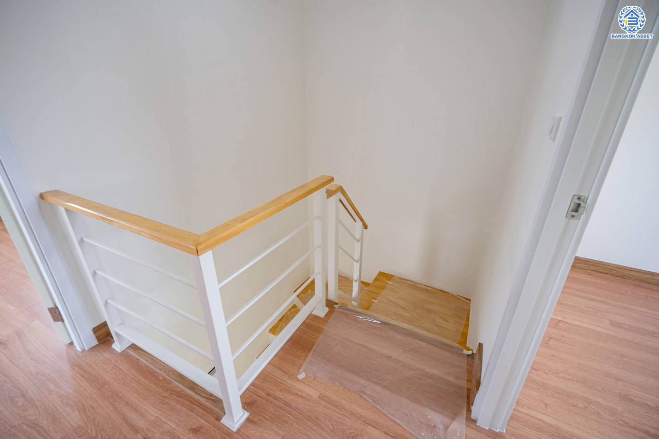 บ้านมือสองตกแต่งใหม่ โครงการ พฤกษาวิลล์63/1 นครอินทร์-พระราม5 หลังมุม สภาพแวดล้อมดี เนื้อที่ 48.8 ตร.ว. ฟังก์ชัน 3 ห้องนอน 2 ห้องน้ำ ที่จอดรถ 1 คัน บนทำเลโซนเมือง! เดินทางสะดวก เข้า-ออกทาง ซอยวัดสังฆทาน ใกล้สะพานพระราม5 และรถไฟฟ้าสถานี "แยกติวานนท์"...